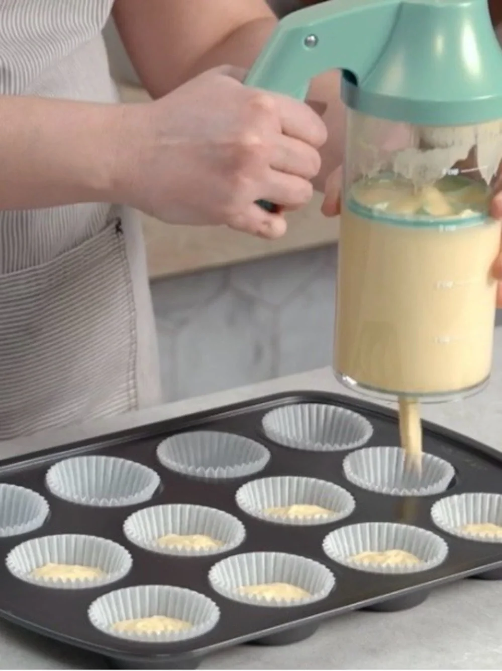 Pampered Chef Batter Mixer & Dispenser - Easy Pour Baking Tool